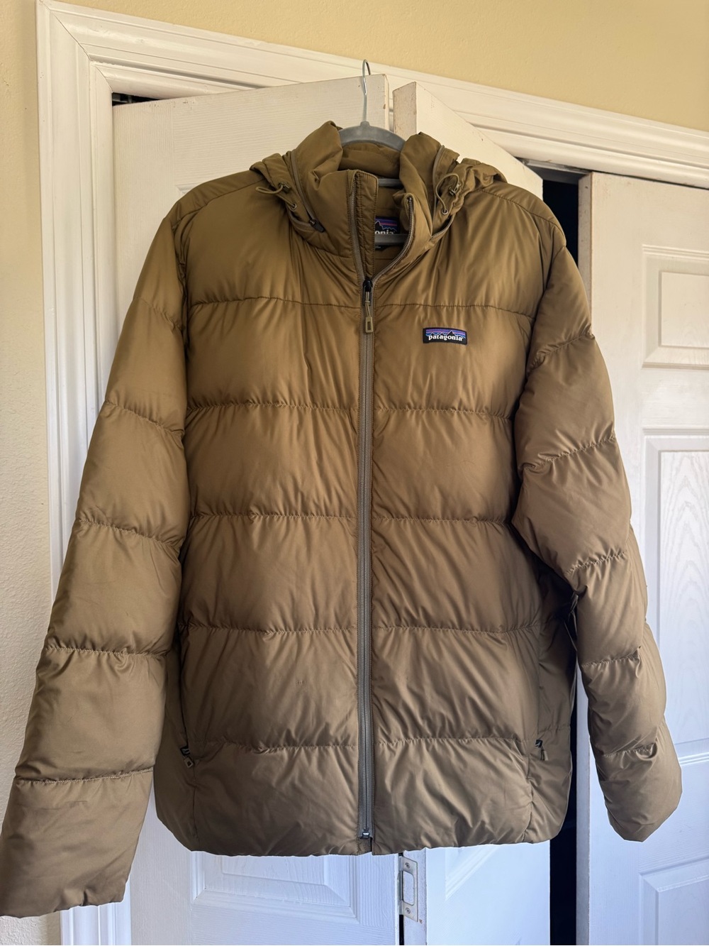 Patagonia Men’s Olive Brown Hooded Puffer Jacket